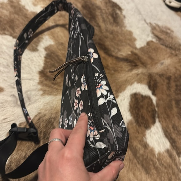 Vera Bradley over the shoulder bag - Picture 4 of 5